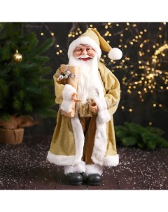 Новогодняя фигурка Дед Мороз в колпачке подарком и ягодами 23x18x46 см Зимнее волшебство