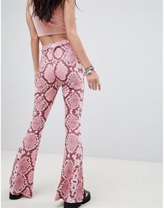 Розовые расклешенные фестивальные брюки со змеиным принтом Rokoko