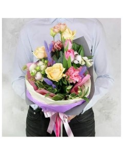 Нежный букет из роз тюльпанов лизиантусов с хлопком Яркая нежность B0493 Букет маркет