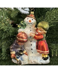 Елочное украшение Снеговик с детьми 13х10 см Komozja