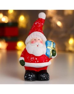 Сувенир керамика Дед Мороз в красном кафтане и колпаке с подарком 11 5х6 5х4 8 см Nobrand