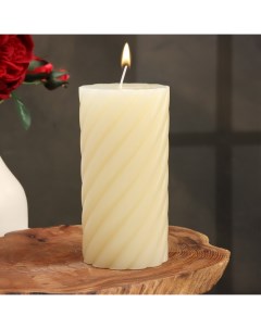 Свеча цилиндр ароматическая витая Гардения жасминовидная 7 5х15 см Nobrand