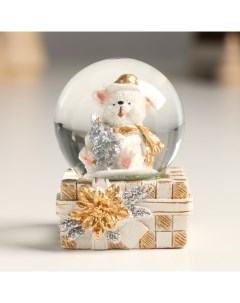 Сувенир полистоун водяной шар Белый миша с елочкой в подарке золото серебро 4 5х4 5х6 5 Nobrand