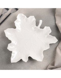 Блюдо керамическое сервировочное Кленовый лист 22x23 см цвет белый Nobrand