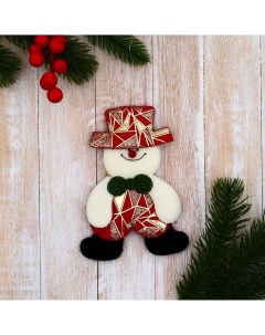 Мягкая подвеска Снеговик в костюмчике с геометрическим узором 8х13 см красный Зимнее волшебство