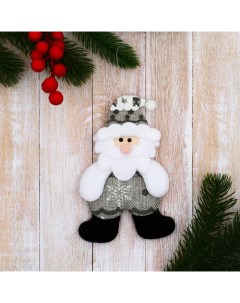 Мягкая подвеска Дед Мороз в костюмчике с орнаментом лес 8х13 см серый Зимнее волшебство