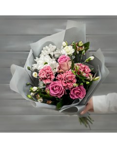 Букет из гвоздик роз и кустовых хризантем Букет Маркет Сборные букеты B2464 Nobrand