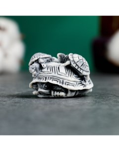 Фигура Черепашка с черепашатами 2 5см микс Сувениры из мраморной крошки