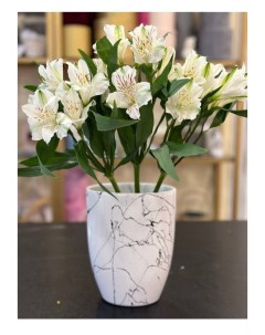 Красивая ваза для цветов Респект 18 см белая 1 шт Aras flowers