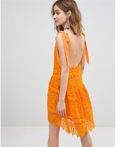 Кружевное оранжевое платье мини на бретельках с завязками Vero moda