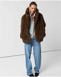 Шуба из эко-меха короткая коричневого цвета 2mood