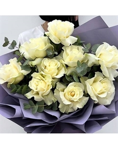 Букет из больших эквадорских роз 9 шт с эвкалиптом Л'этуаль flowers