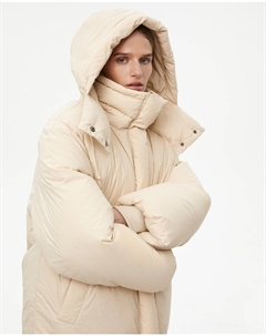 Пуховик средней длины с капюшоном молочного цвета 2mood
