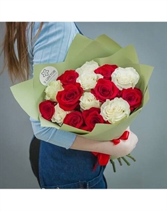 Букет из 15 красных и белых роз Пять цветов