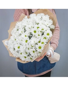 Букет из 15 белых хризантем в крафте Пять цветов