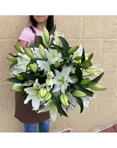 Букет из 15 белых лилий Пять цветов