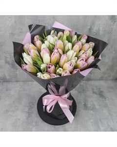 Букет из 51 тюльпана «Белые и персиковые тюльпаны в упаковке» Florpro