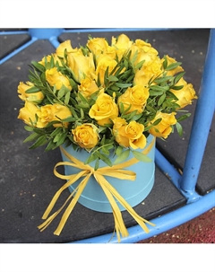 25 желтых роз в коробке с зеленье Florpro