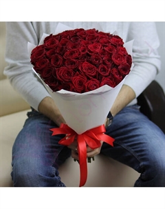 51 красная роза 60 см в белоснежной упаковке Florpro