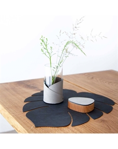 Салфетка сервировочная Nupo лист монстеры black Lind dna