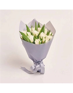 Букет из 15 белых пионовидных тюльпанов в сиреневой пленке Azalianow цветы. подарки. декор
