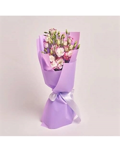 Букет из 5 бело - розовых лизиантусов в сиреневой пленке Azalianow цветы. подарки. декор