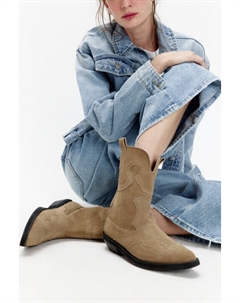 Полусапоги-казаки замшевые с узором Befree