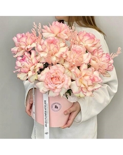Цветы в коробке «Розовый тайфун» с французской розой Jules flower atelier