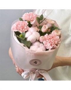 «пудинг» композиция из диантусов и пионовидных роз Jules flower atelier