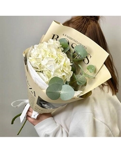 Монобукет из белой гортензии с эвкалиптом Jules flower atelier