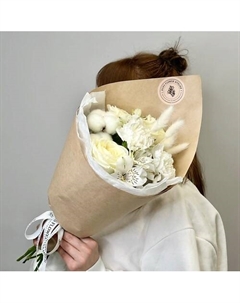 Букет Ваниль с белыми розами,хлопком и альстромериями Jules flower atelier