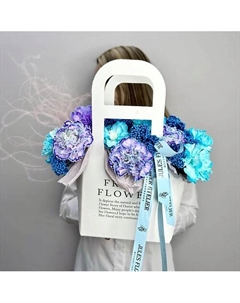 «Аметист» композиция из диантусов в сумочке Jules flower atelier