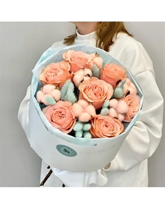 «Мятный фреш» букет из абрикосовых французских роз и хлопка Jules flower atelier