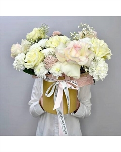 «Тайна нежности» Цветы в коробке с французской розой Jules flower atelier