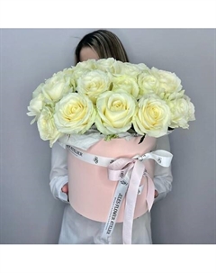 Белые розы в коробке Jules flower atelier