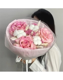 «Конфетти» букет с французскими розами, хлопком и озотамнусом Jules flower atelier