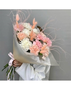 «Малибу» Букет из гвоздики,лагуруса и стифы Jules flower atelier