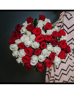 Букет 51 красно-белая роза, Эквадор 50 см Пять цветов