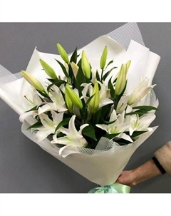 Букет из 11 белых лилий Пять цветов