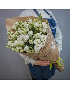 Букет из 19 эустом в крафте Пять цветов