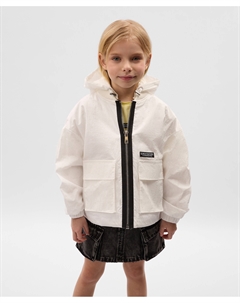 Ветровка для девочки из плащовки с присборенной спинкой белая Gulliver