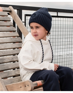 Худи свободного кроя из футера с нашивками молочное для мальчика Gulliver