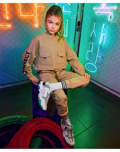 Толстовка укороченная с контрастным шрифтовым принтом бежевая Button blue