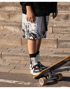 Шорты из поплина с черной отделкой белые для мальчика Gulliver