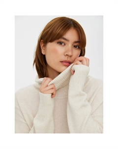 Пуловер с высоким воротником из тонкого трикотажа бежевый Vero moda