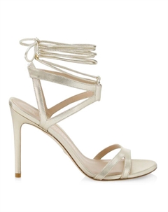 Кожаные сандалии Soiree с эффектом металлик на шнуровке, золото Stuart weitzman
