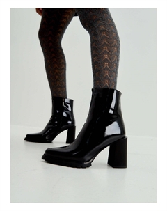 Ботильоны на высоком каблуке, цвет black patent Cesare gaspari