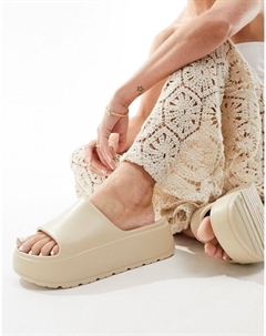 Белые шлепанцы на плоской платформе с рифлением DESIGN Freedom Asos