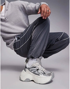 Массивные кроссовки серого и серебристого цвета Asos design