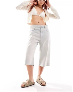 – джинсовые шорты выбеленного голубого цвета объемного кроя Pull & bear